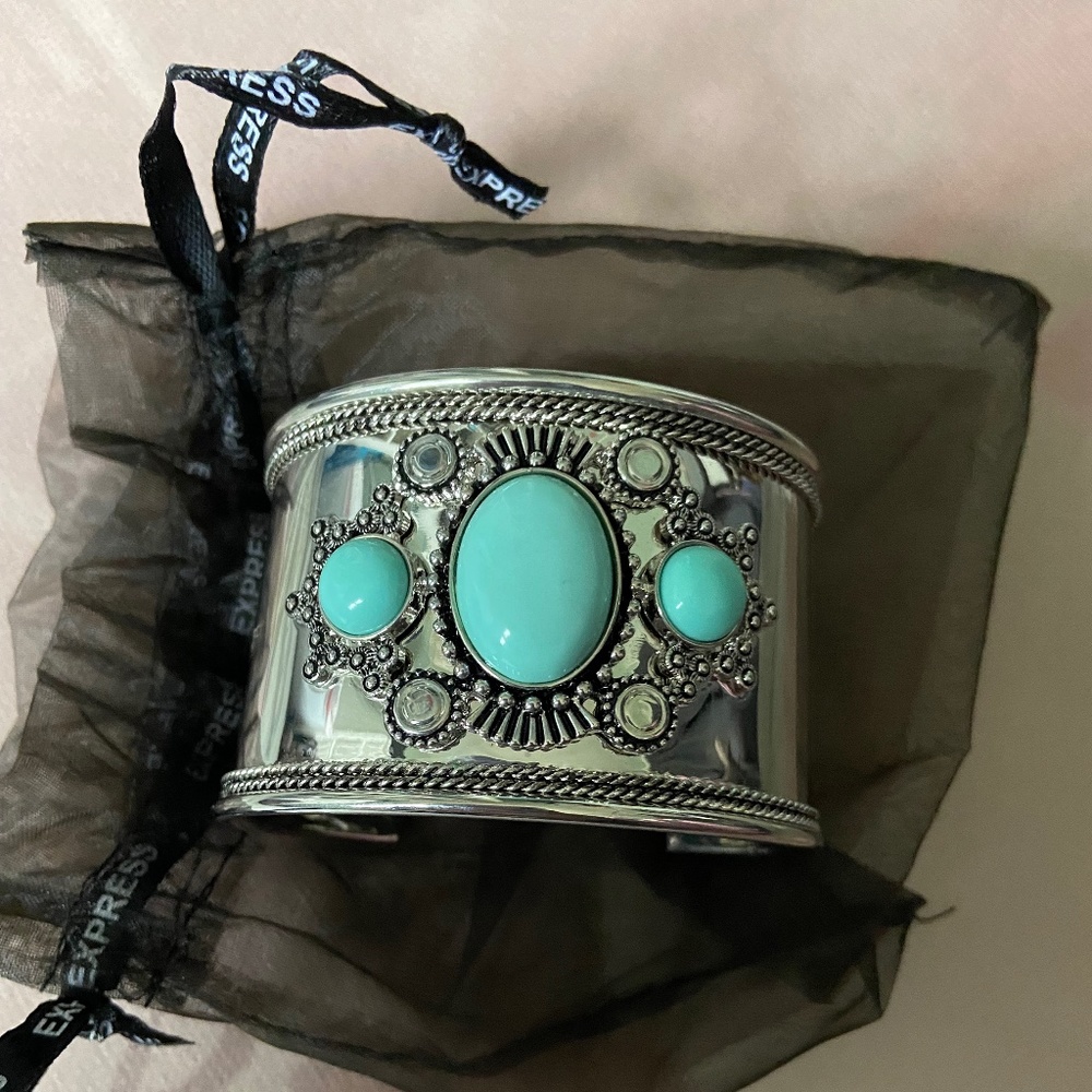 Gorgeous silver cuff bracelet with turquoise stones